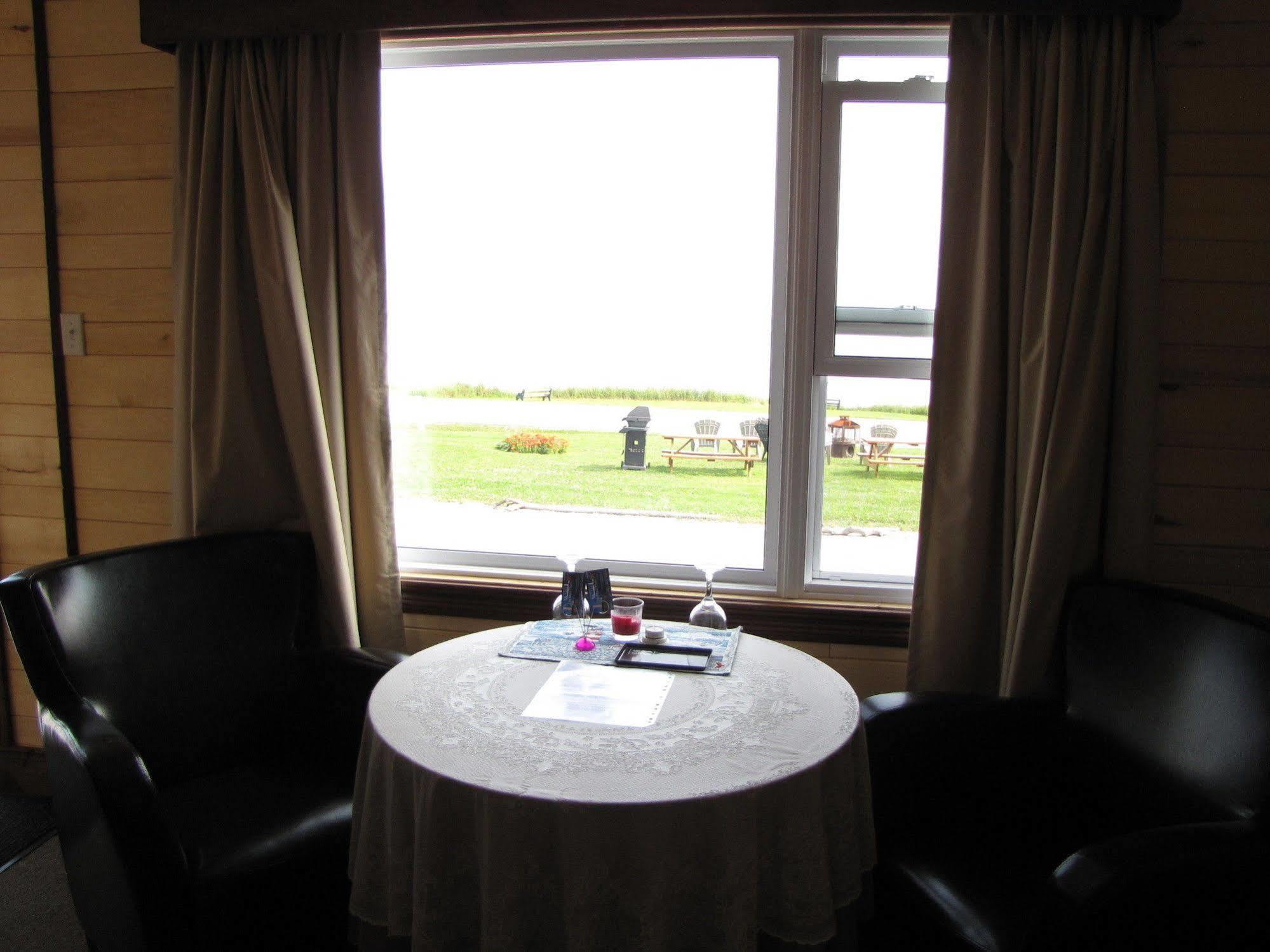 Cap-des-Rosiers Motel Du Haut Phare מראה חיצוני תמונה